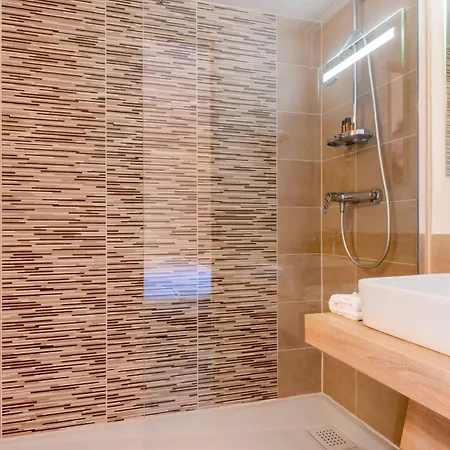 Otel L'empreinte 3*